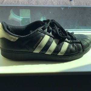 Black Adidas Superstar shoes. Size 7 in men’s.
